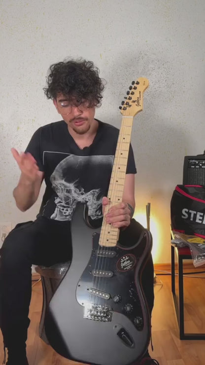 025-SK Black Satin Kit Guitarra Eléctrica Con Amplificador 20W Funda Atril Cable Profesional Para Diestros Jethro By Steelpro