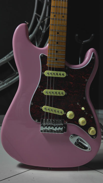 JMB105 Rosefire Kit Guitarra Eléctrica Baby Pink Con Amplificador 20W y Cable Para Diestros Jethro Master Built