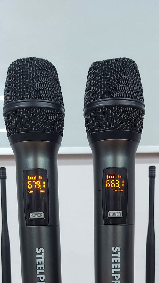 Set Profesional 2 Micrófonos Inalámbricos Uhf 70m Steelpro Color Negro