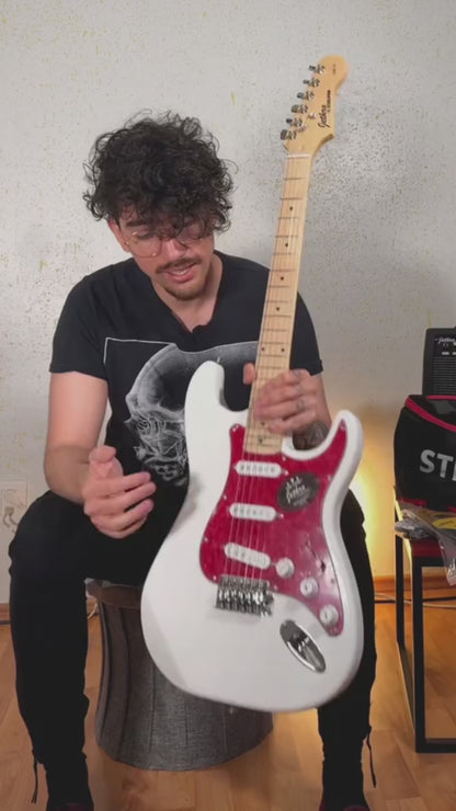 028-SK White Kit Guitarra Eléctrica Con Amplificador 20W Funda Atril Cable Profesional Para Diestros Jethro By Steelpro